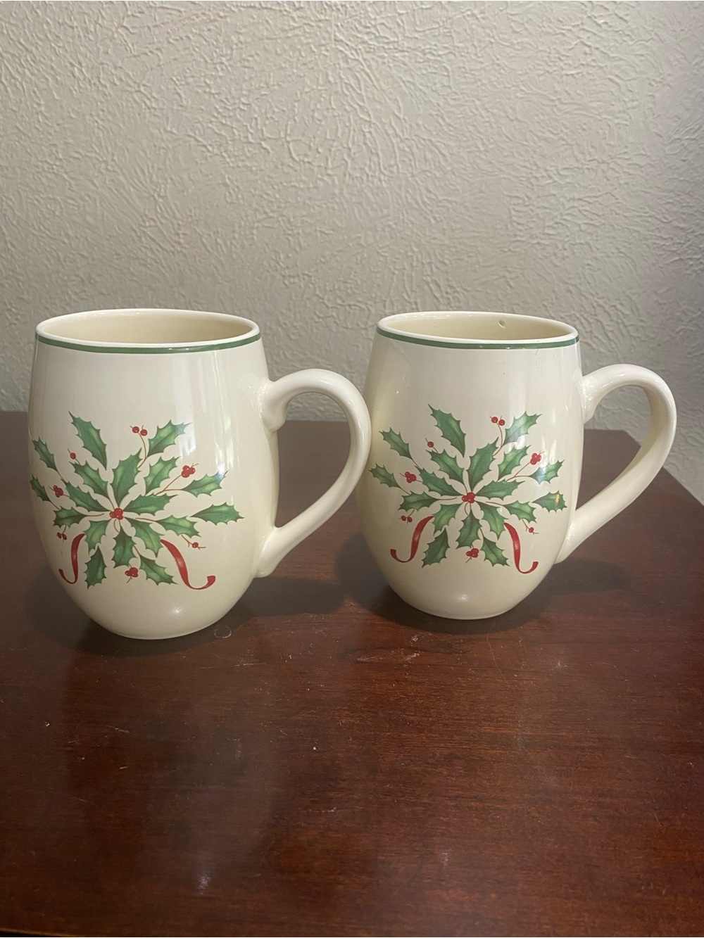 Vintage, Set of 2, Lenox Holiday Mugs. 18 oz